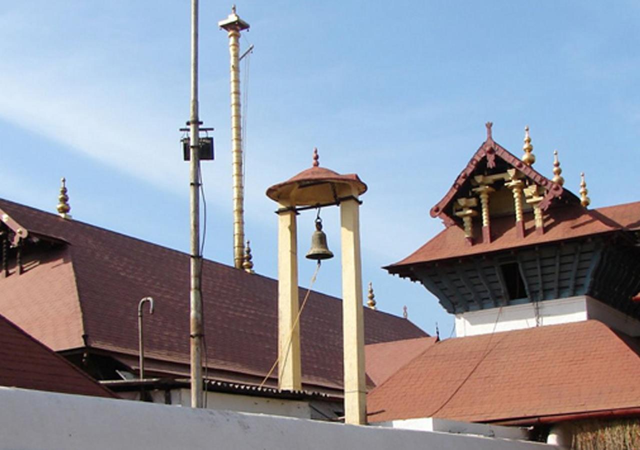 Seethas Regency Hotel กูรูวาเยอร์ ภายนอก รูปภาพ
